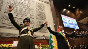 La Biblia regresa al parlamento boliviano con la juramentación del presidente Rodrigo Paz.
